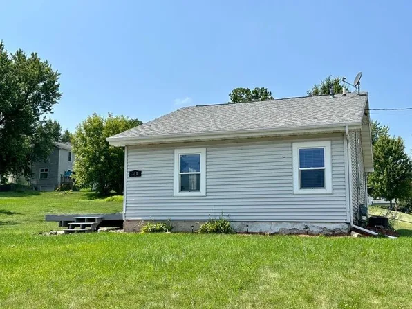 311 South Van Buren Street, Lancaster, WI 53813