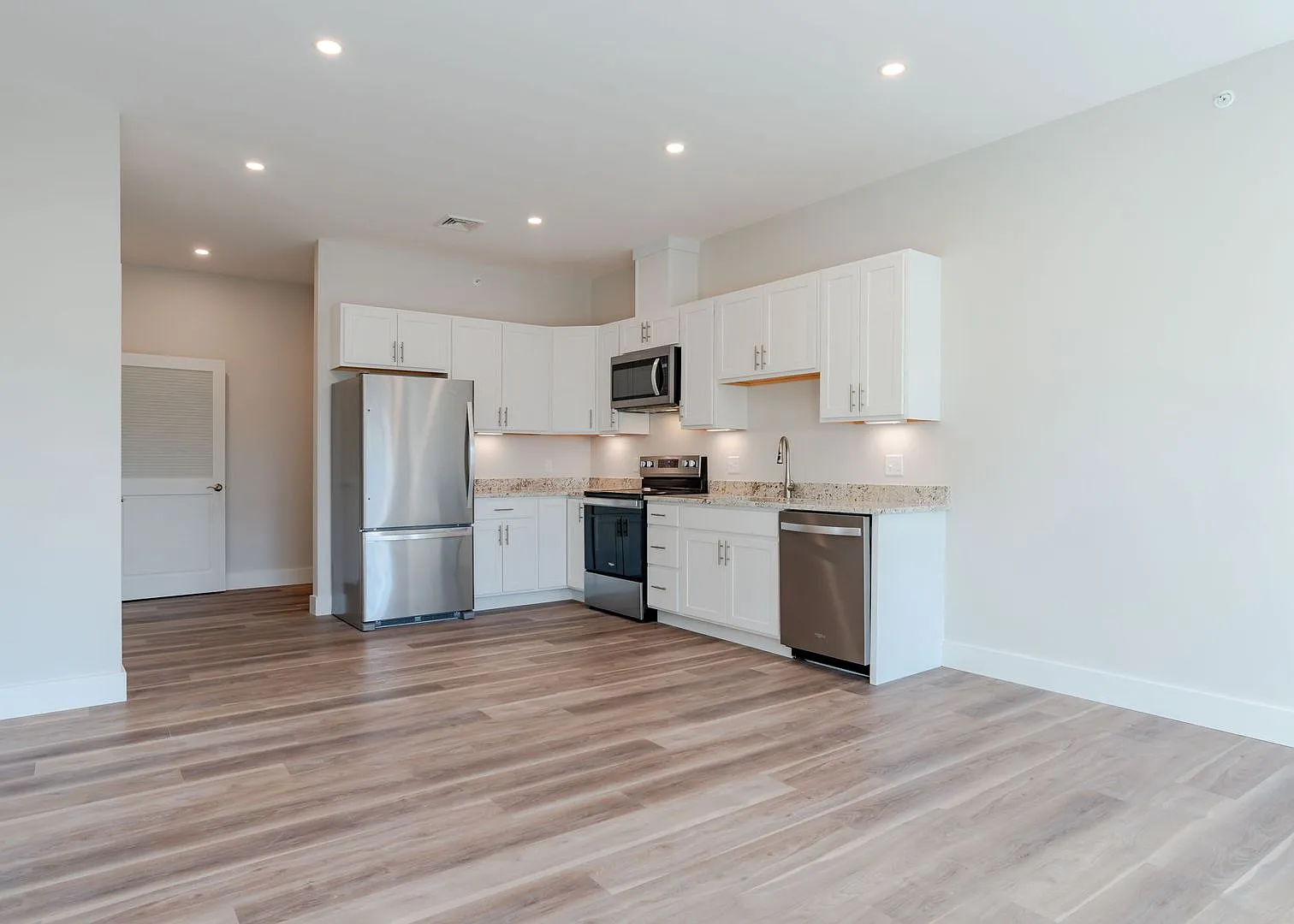 16 Sullivan Street — Photo 1
