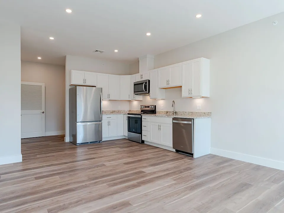 16 Sullivan St