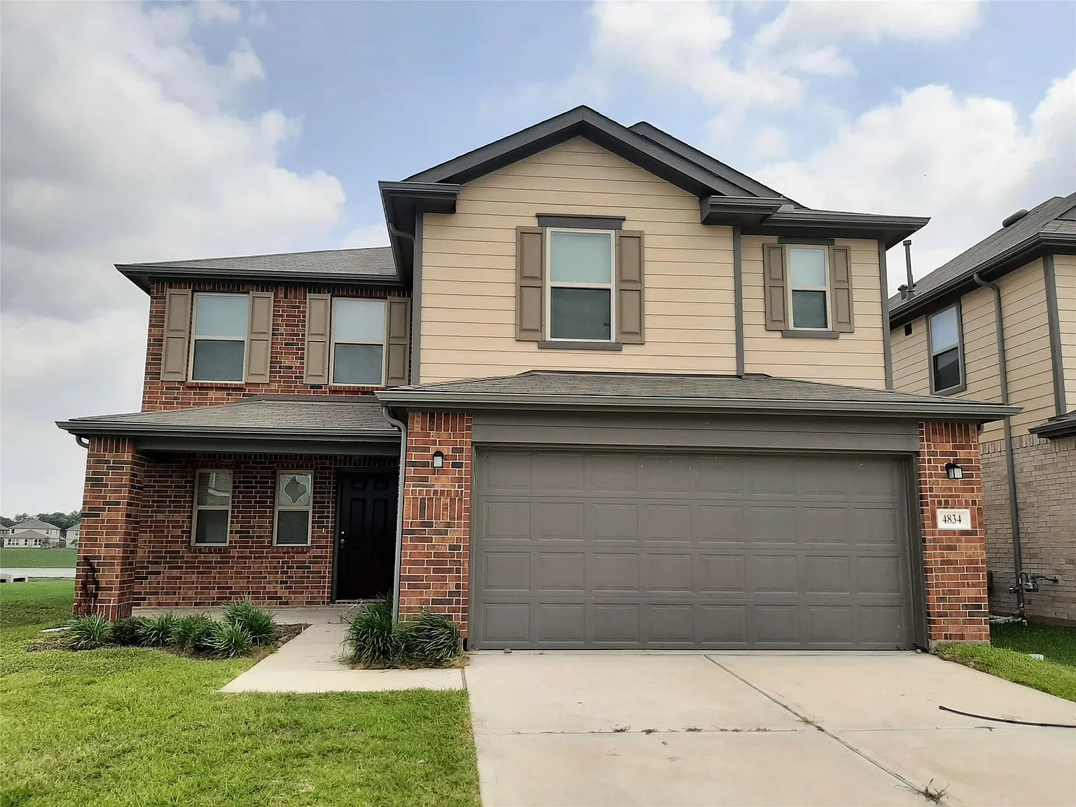 4 bed, 2.5 bath, 2630 sqft, $2,395 — Photo 1