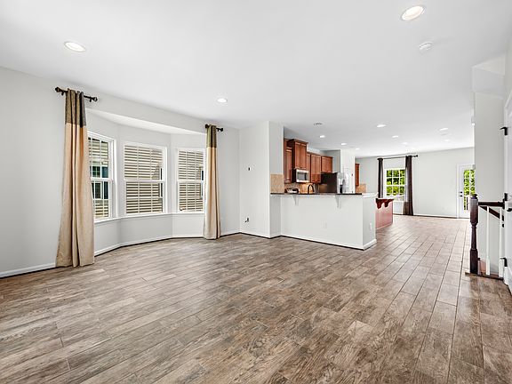 5th image of 115 Hornbeam Dr