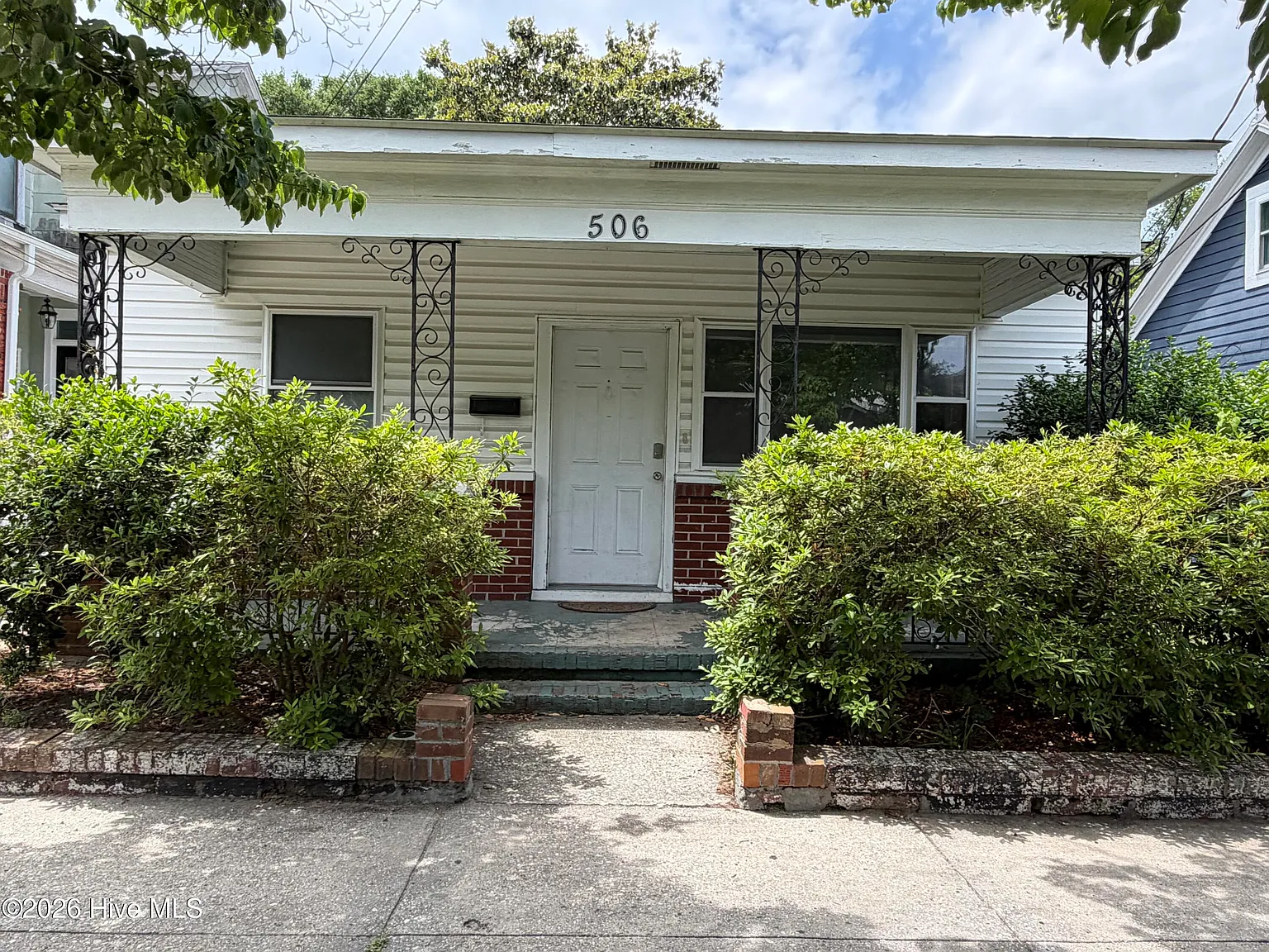 3 bed, 1.0 bath, 1250 sqft, $1,800 — Photo 1