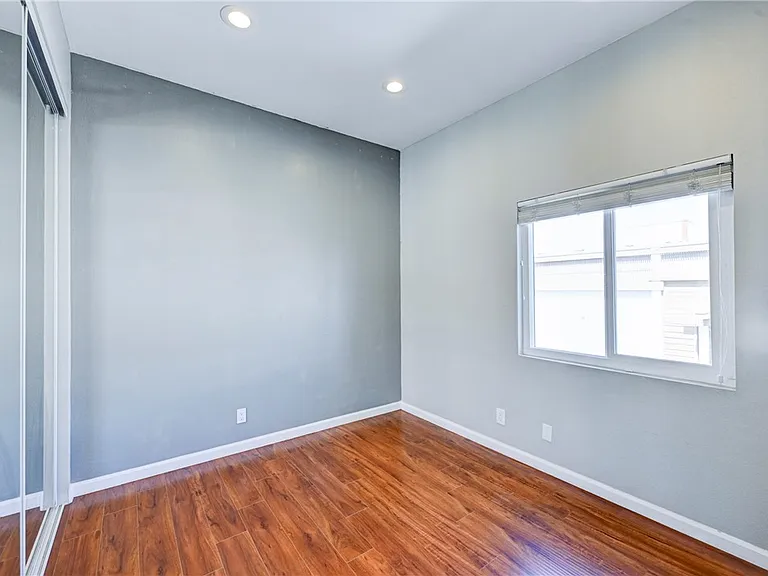 260 Victoria St #5 — Photo 25