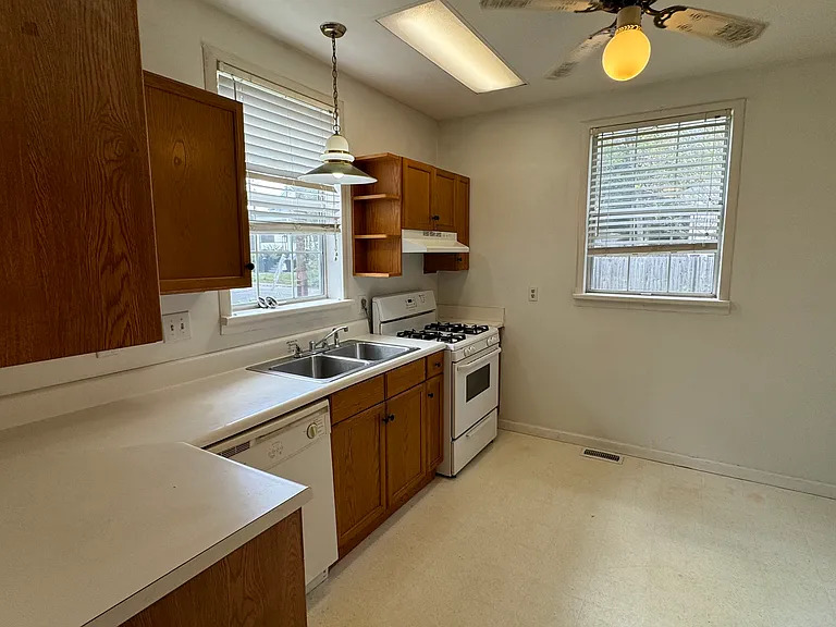 3136 Ridge Ave — Photo 7