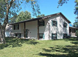 1314 3rd St NE, Independence, IA 50644