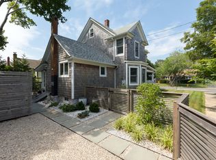 228 6th St, Greenport, NY 11944