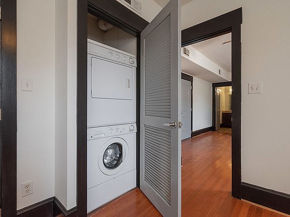 4th image of 230 N Sycamore St APT 7