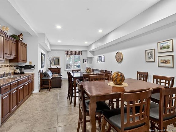5th image of 65 Diamond Head Ct #402