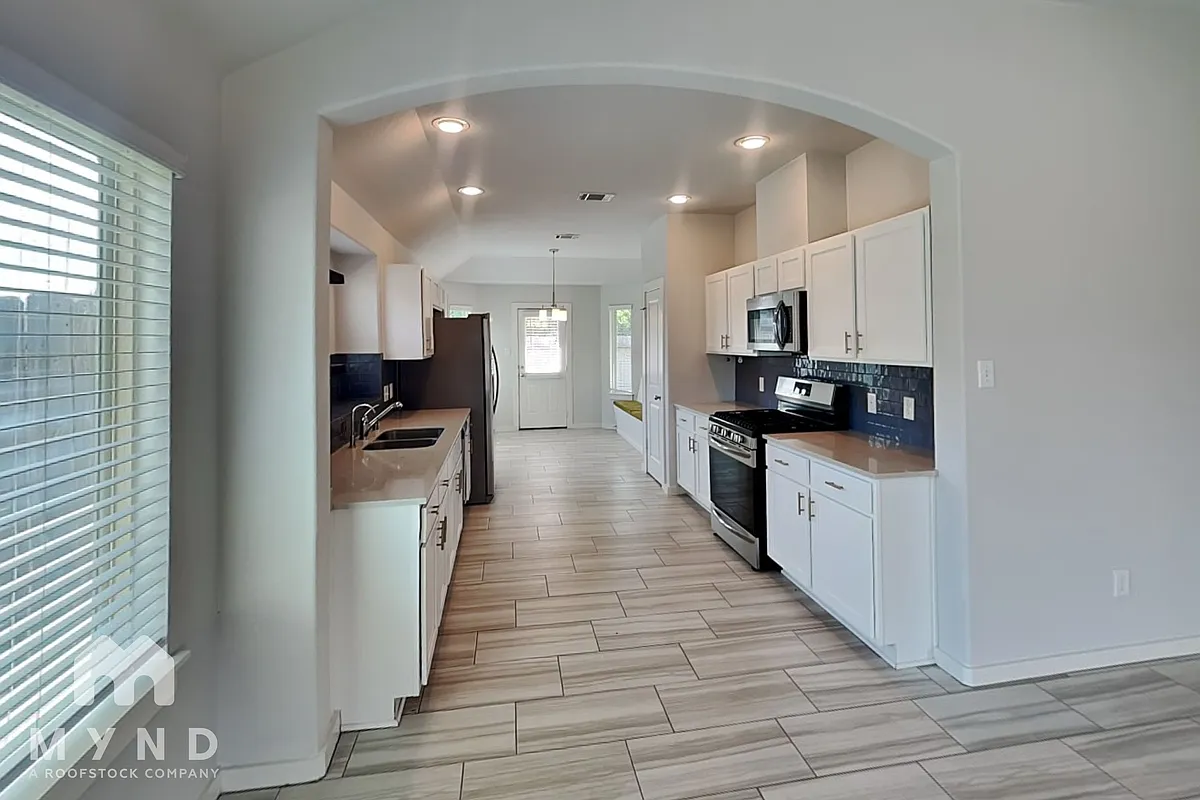 Building Photo - 6910 Spring Vale Dr