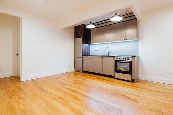Rented by Nooklyn NYC LLC | media 123