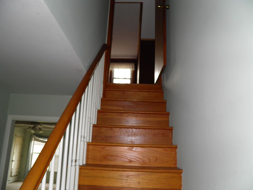 2nd image of 1212 Howell Rd