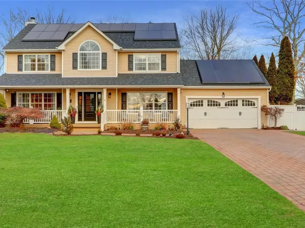 58 Clifford Boulevard, Hauppauge, NY 11788