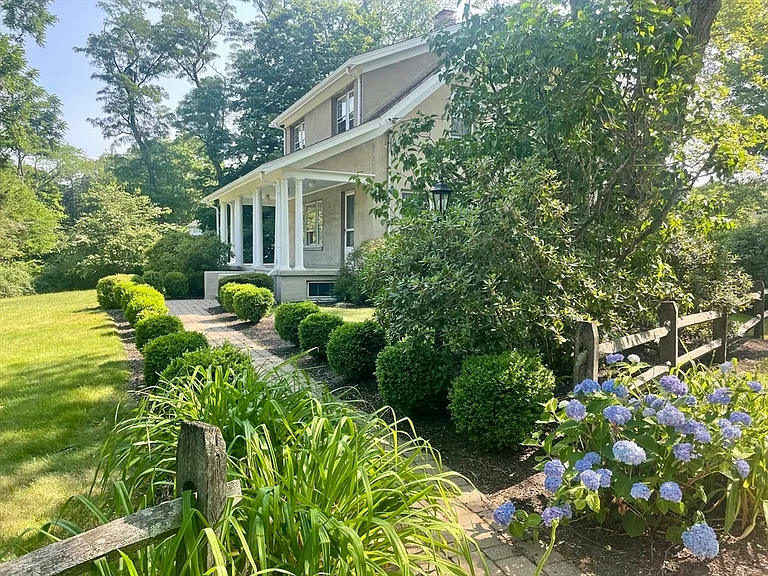 273 Main St — Photo 2