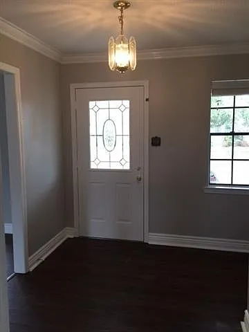 805 Champagne Dr — Photo 3