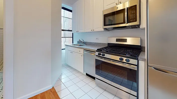 Rented by Bond New York | media 5