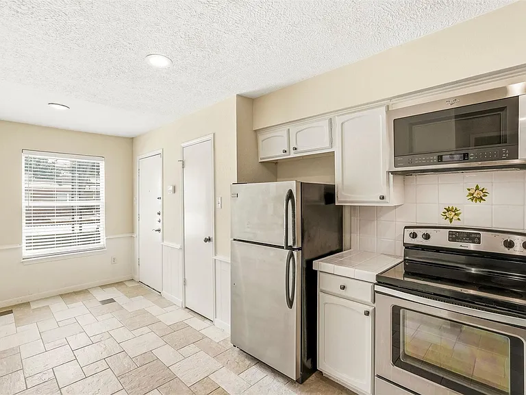 496 N Post Oak Ln #496 — Photo 15