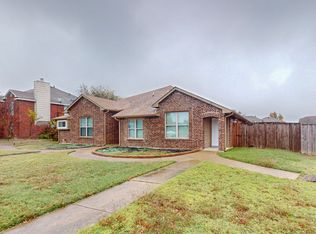 910 Wentwood Dr, Desoto, TX 75115