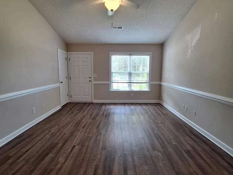 1205 Price Dr #B — Photo 3