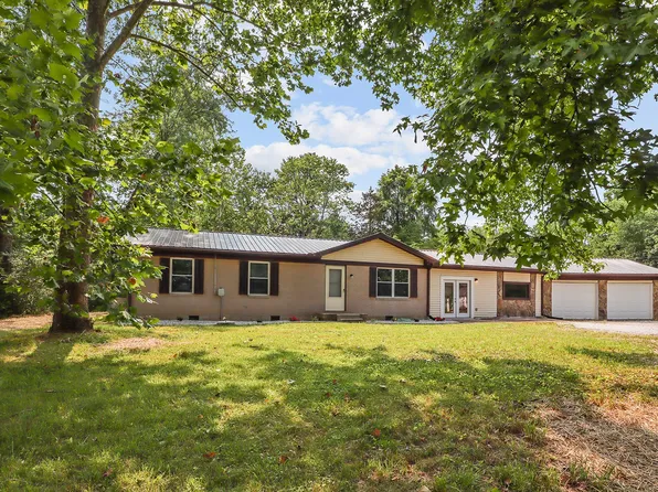 1024 Preston Dr, Burns, TN 37029