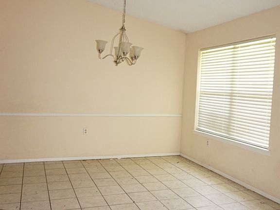 3rd image of 204 Pebble Creek St