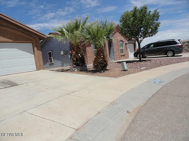 3 bed, 2.5 bath, 1569 sqft, $1,675 — Photo 2