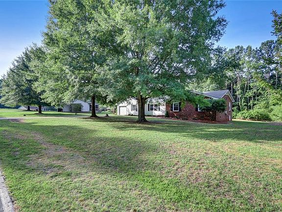 3rd image of 730 Porterfield Dr