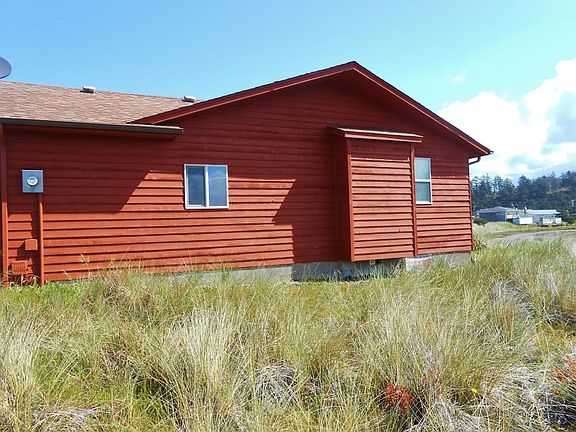 3rd image of 713 NW Oceania Dr