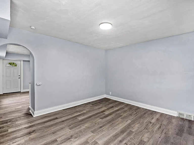 1816 Wesley St — Photo 9