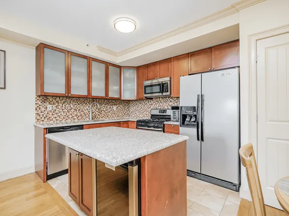 1689 East 21st Street image 10 of 32