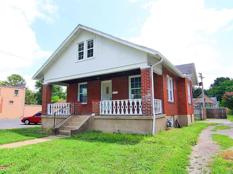 1st image of 208 NW End Blvd