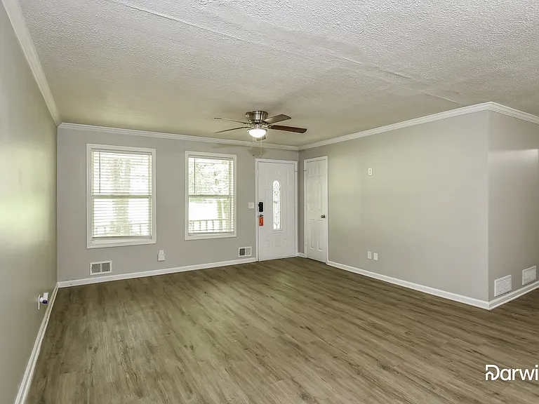 6215 Marilla St — Photo 7