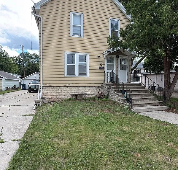 205 Walnut St — Photo 1