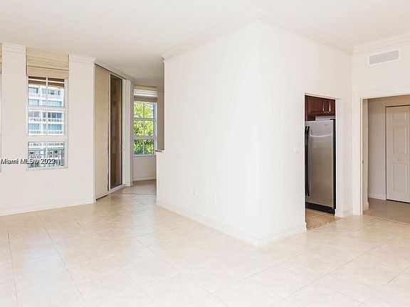2nd image of 3001 NE 185th St APT 407