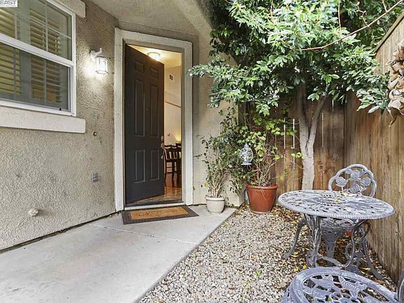 4th image of 3073 English Oak Cir