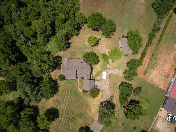 3013 Sooner Lake Dr, Moore, OK 73165