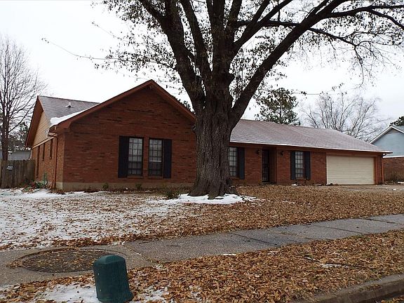 2nd image of 4762 Roswell Dr