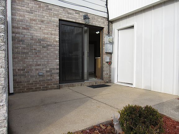 3rd image of 992 Stonybridge Dr