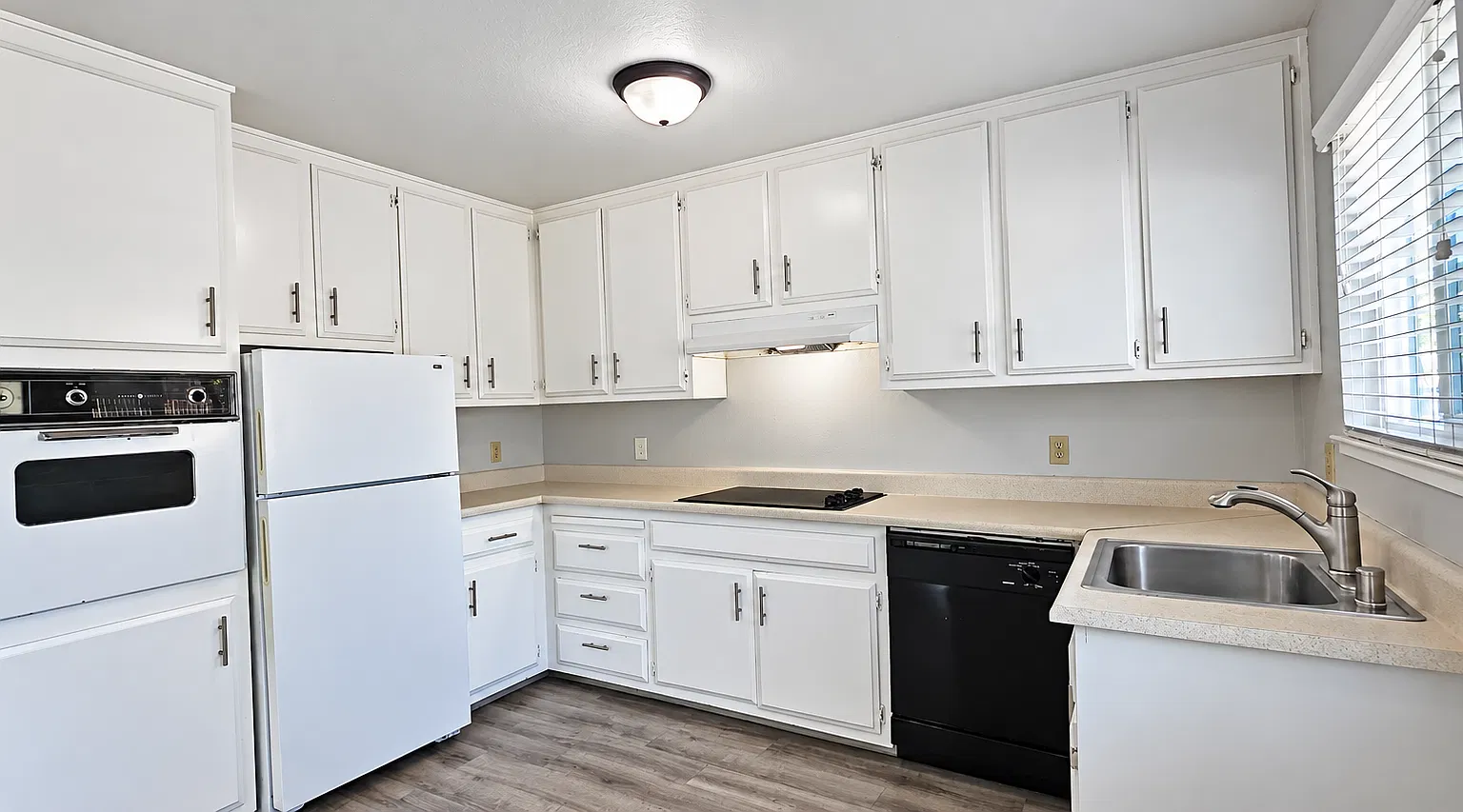 2 bed, 1000 sqft, $1,895 — Photo 2