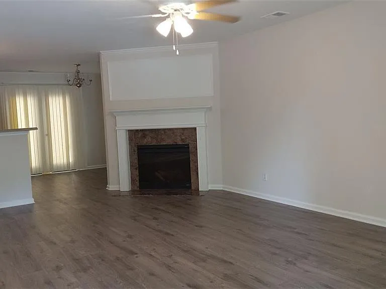 755 Crestwell Cir SW — Photo 2