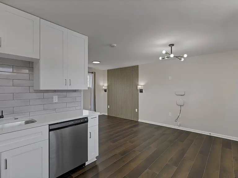 35 Parsons Ave #B — Photo 23