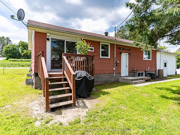 3rd image of 146 Simpson St