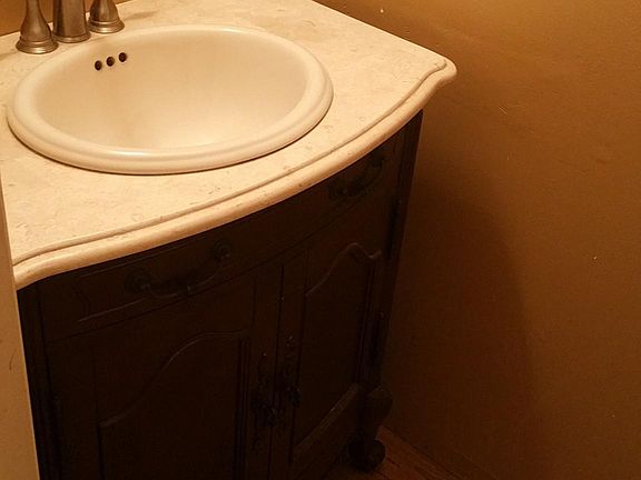 1/2 Bathroom
