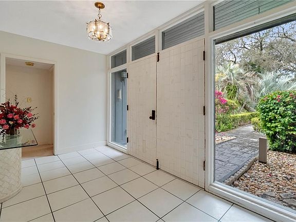 4th image of 6 Canterbury Dr