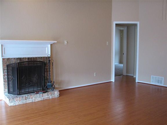 3rd image of 3101 Townbluff Dr APT 223