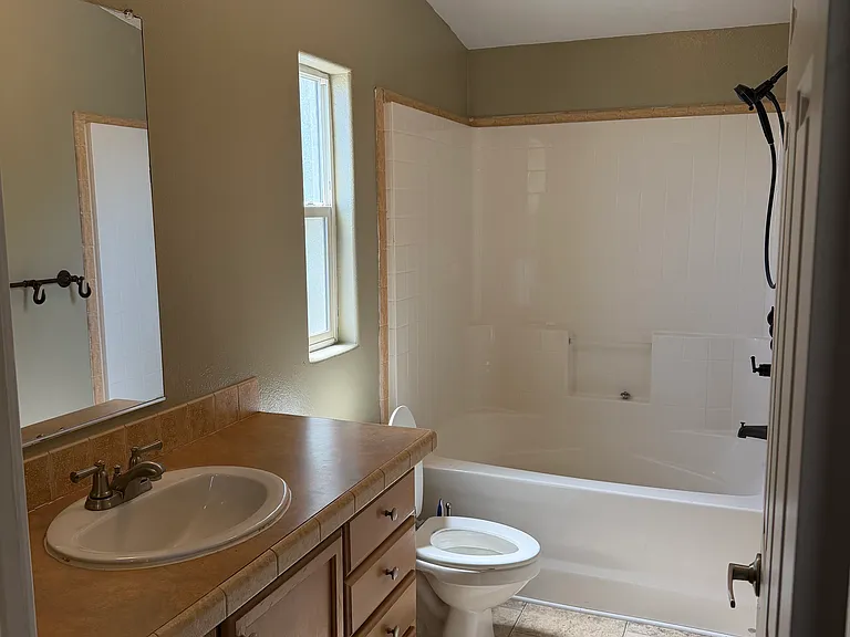 23409 Hamilton Ave — Photo 20