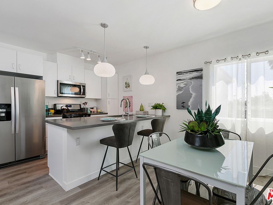 1st image of 6736 Woodley Ave APT 2