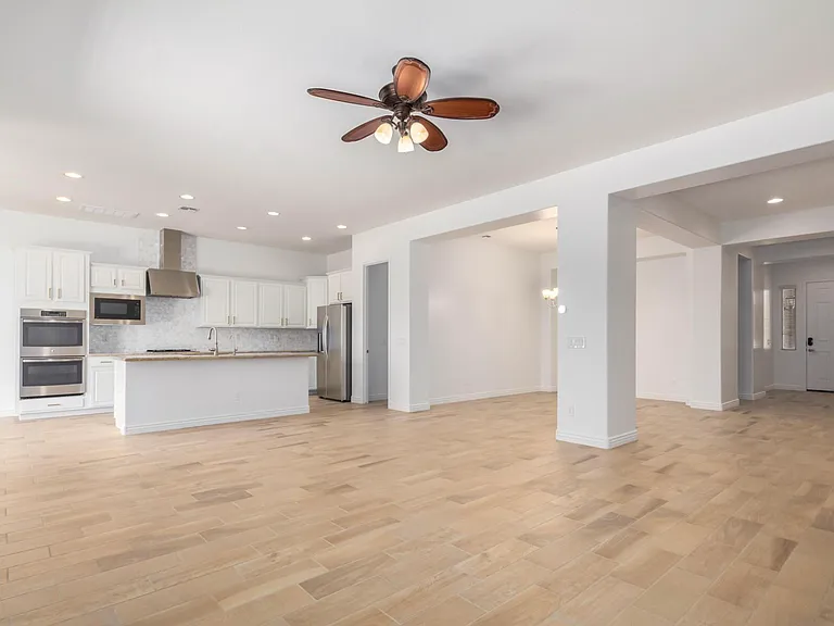 2615 W Balao Dr — Photo 6