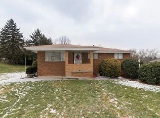 901 Macarthur Dr, Irwin, PA 15642