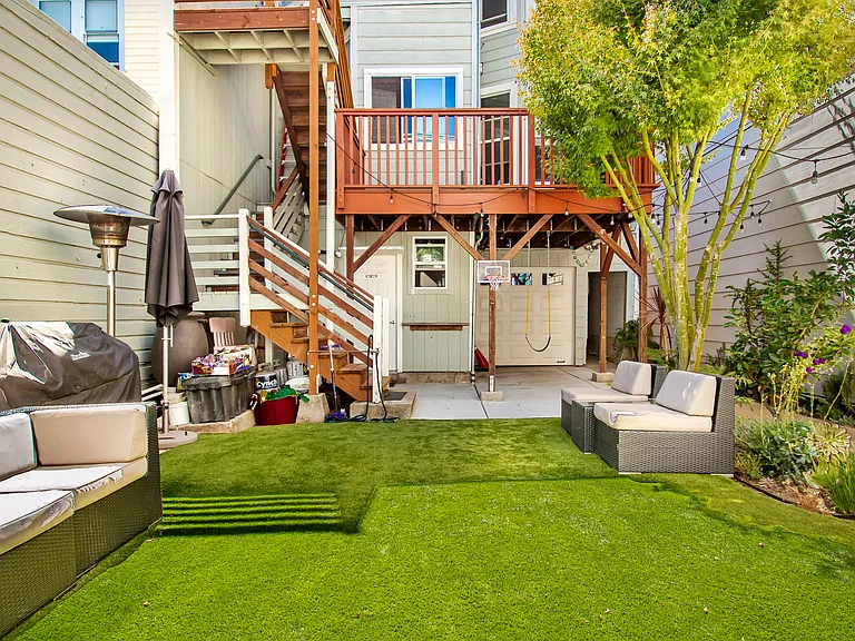 Shared Yard