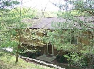 208 Red Bud Ln, Hurricane, WV 25526